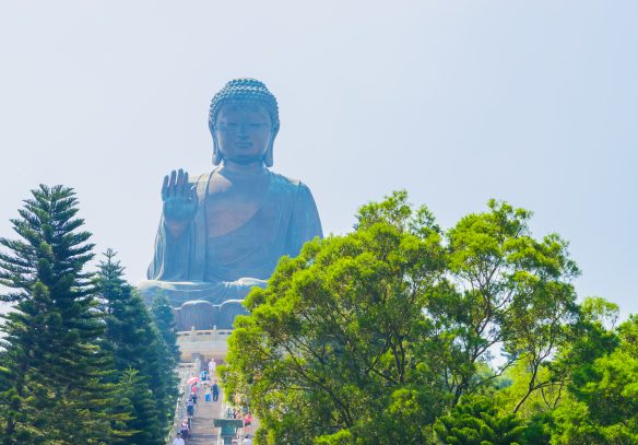Giant buddha statue in hong kong ©mrsiraphol/Freepik